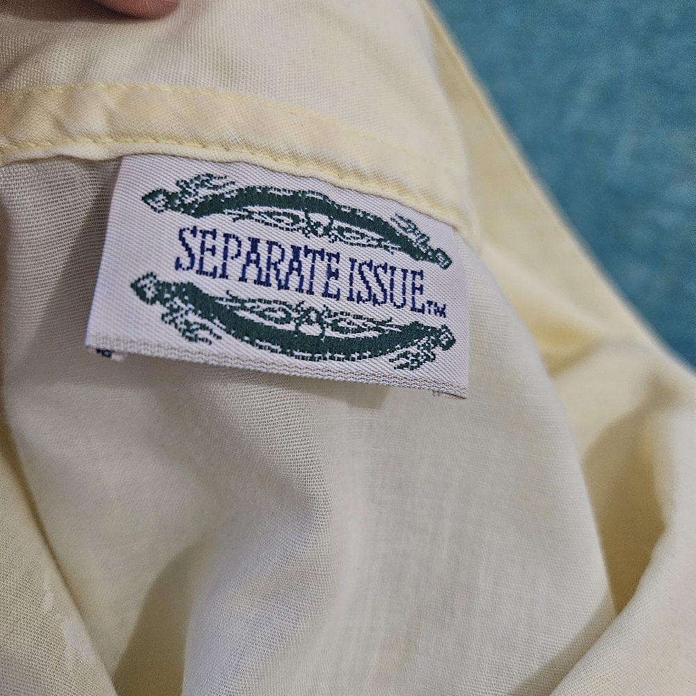 VINTAGE EMBROIDERED PALE YELLOW TSHIRT FROM SEPERATE ISSUE - MEDIUM
